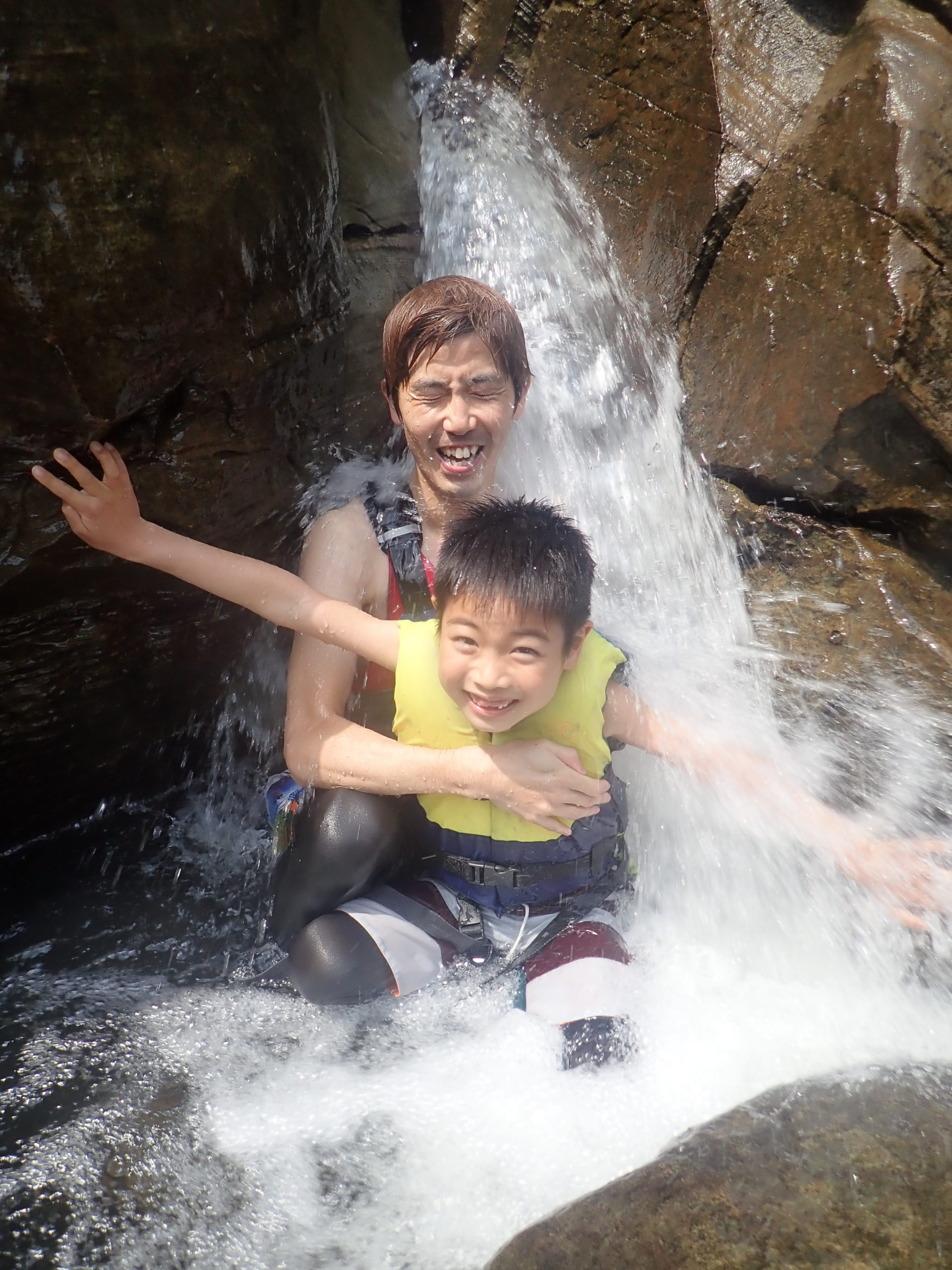 家族でのんびりに最適！ピナイサーラの滝&由布島ツアー！