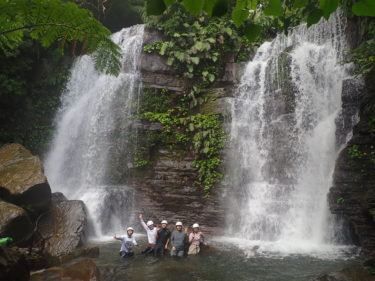 自然好き集まれ〜！豪雨後の迫力満点ゲータの滝 半日ツアー