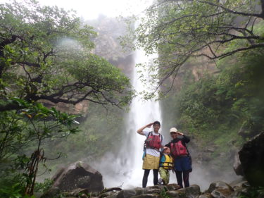 3歳ボーイが大瀑布で大健闘！西表島 ピナイサーラの滝半日ツアー